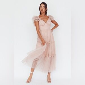 Selfie Leslie Amal Ruffle Shoulder Tulle Midi Dress Nude
Size XL